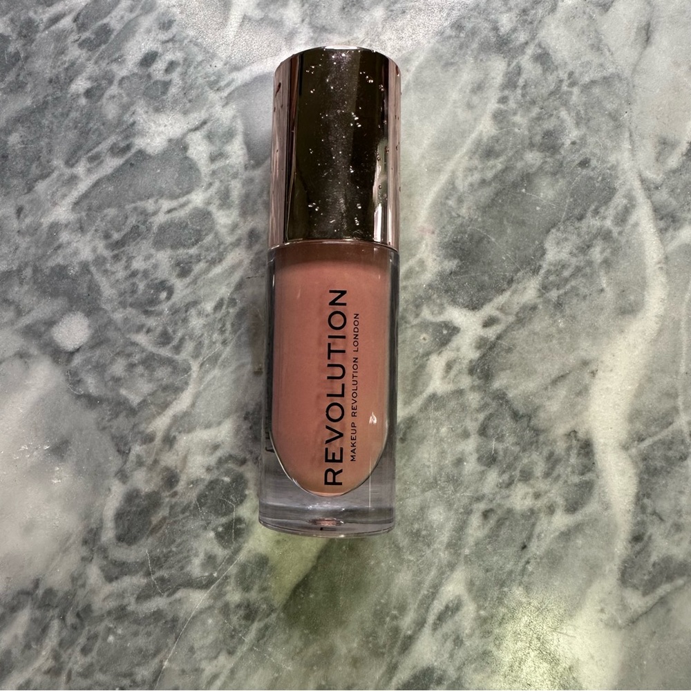Revolution Lip Gloss Versus